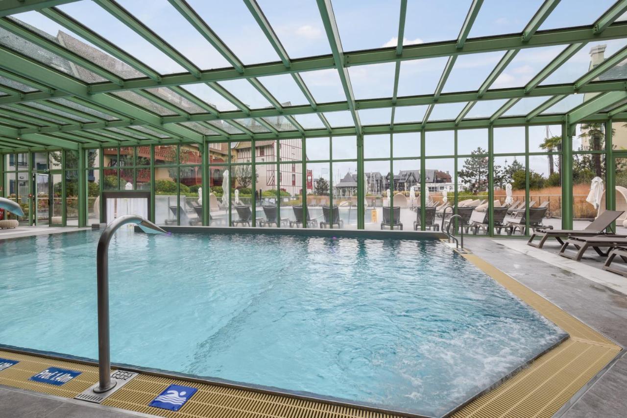 Résidence Pierre&Vacances Premium Presqu'Ile de la Touques Deauville Extérieur photo The swimming pool
