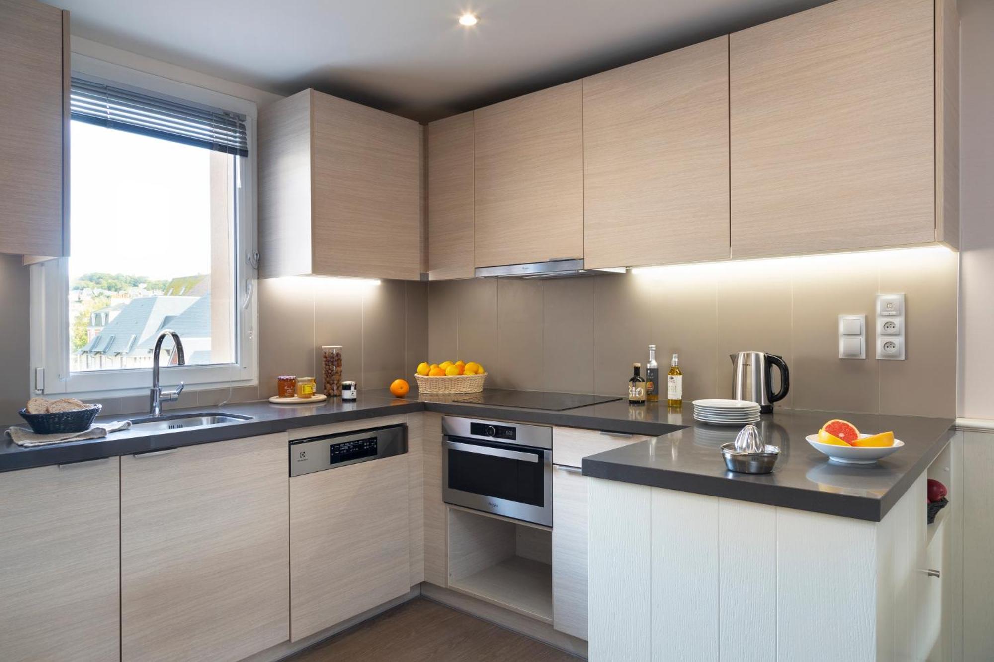 Résidence Pierre&Vacances Premium Presqu'Ile de la Touques Deauville Extérieur photo A modern kitchen